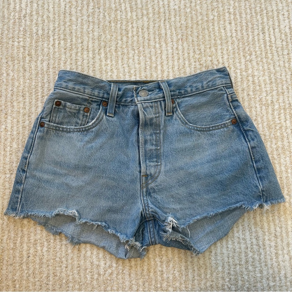 Levi’s women’s 501 shorts in light medium wash denim cutoffs